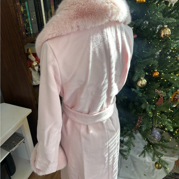 SANTINNI 'Marlene'
Cashmere and Wool Coat in Rosa Pink SZ Medium - Picture 6 of 11